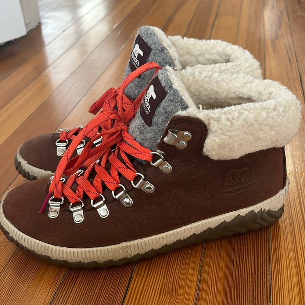 Sorel waterproof boot worn once
